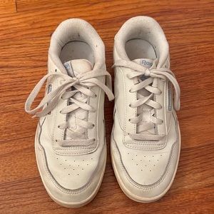 Reebok women’s cream club c 85 vintage sneakers - size 7